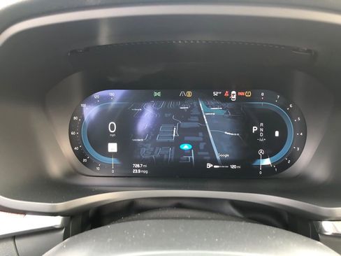 Used 2025 Volvo V60 B5 Cross Country Plus image 20