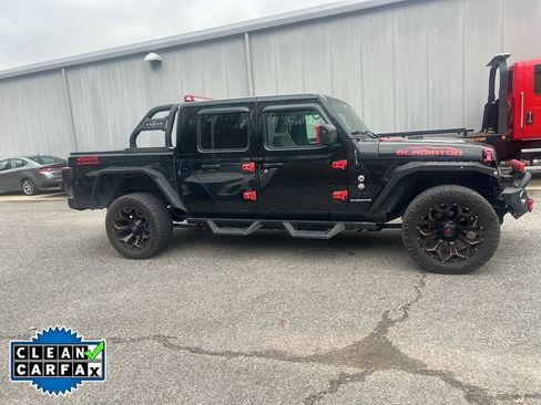 Used 2021 Jeep Gladiator Overland image 2