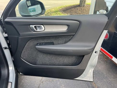 Used 2025 Volvo XC40 B5 Core w/ Protection Package Premier image 22