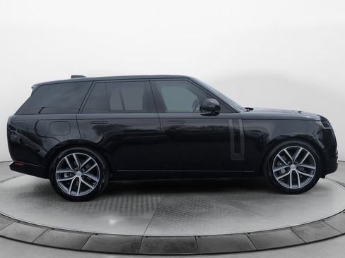 Certified 2025 Land Rover Range Rover SE image 8