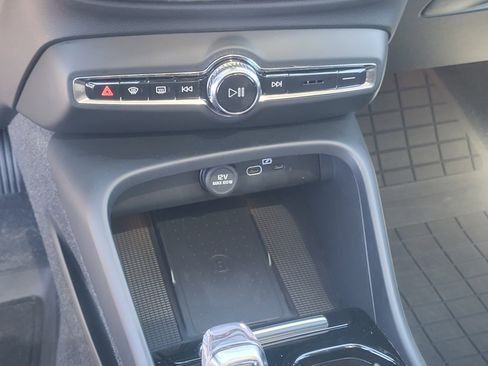 Certified 2024 Volvo XC40 B5 Plus w/ Climate Package AWD/4WD image 20