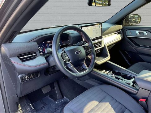 Used 2025 Ford Explorer ST-Line w/ ST-Line Street Pack AWD/4WD image 16