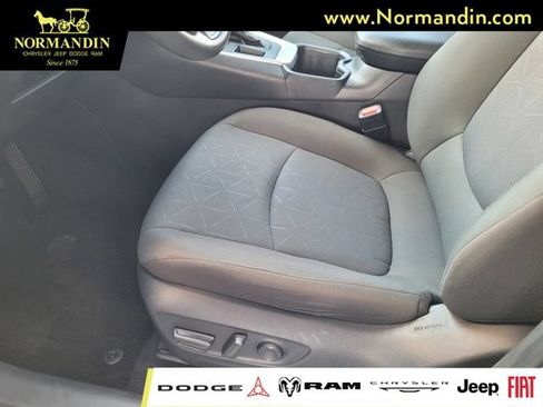 Used 2025 Toyota RAV4 XLE FWD image 17