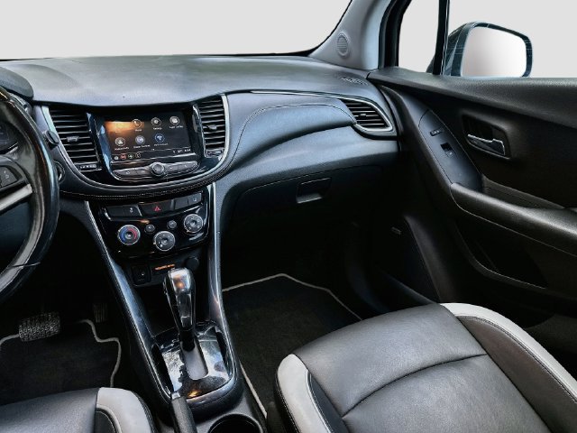 Used 2019 Chevrolet Trax Premier w/ Midnight Edition AWD/4WD image 23