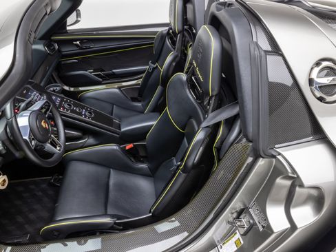 Used 2015 Porsche 918 Spyder AWD/4WD image 17