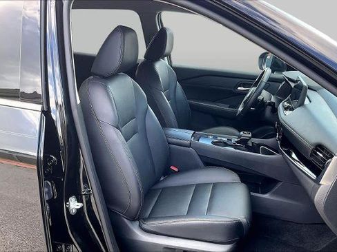 Certified 2024 Nissan Rogue SL FWD image 9