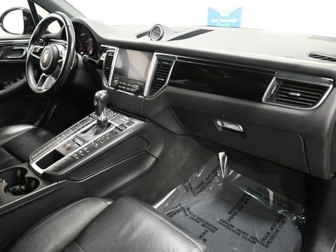 Used 2018 Porsche Macan S image 19