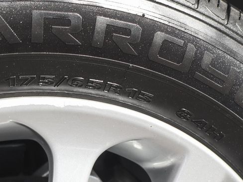 Used 2018 Toyota Yaris L image 38