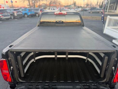 Used 2015 Chevrolet Colorado Z71 image 38