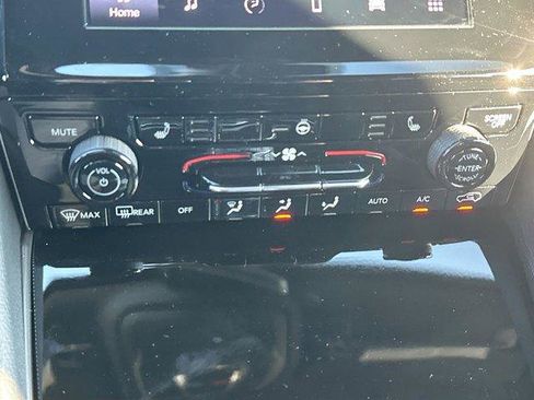 New 2025 Jeep Grand Cherokee L Laredo w/ Luxury Tech Group I image 18