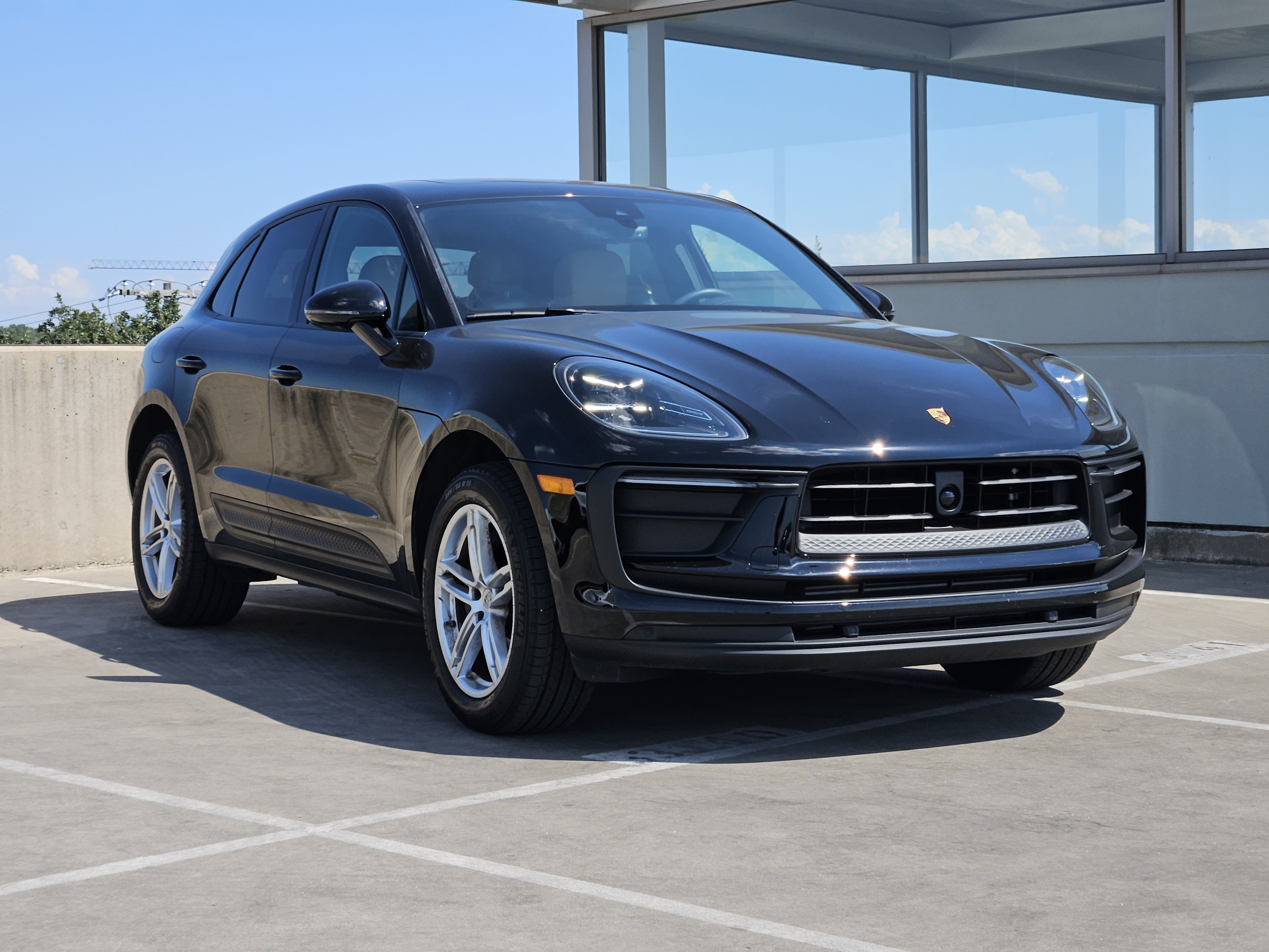 Certified 2026 Porsche Macan AWD/4WD image 10