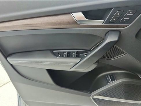 Used 2025 Audi Q5 e Premium Plus w/ Premium Plus Package image 34