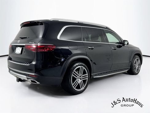 Used 2025 Mercedes-Benz GLS 450 4MATIC image 7