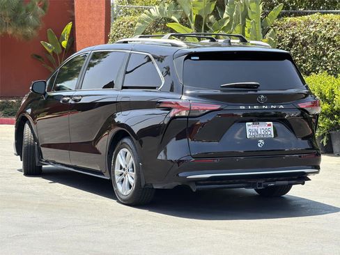 Used 2021 Toyota Sienna Limited AWD/4WD image 5