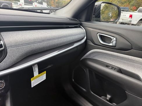 New 2026 Jeep Compass Latitude image 25