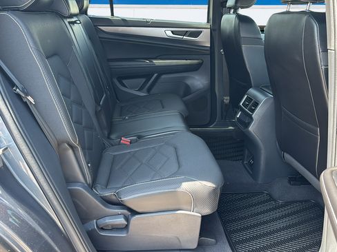 Used 2024 Volkswagen Atlas Cross Sport SE AWD/4WD image 18