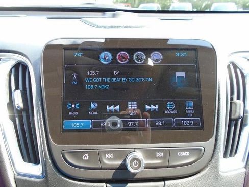 Used 2017 Chevrolet Malibu Premier FWD image 10