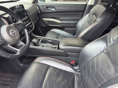 Used 2023 Nissan Pathfinder Platinum w/ Lighting Package (N92) image 14