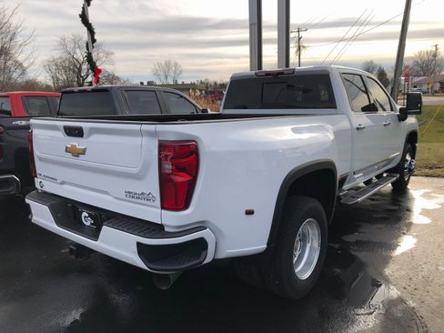 Used 2024 Chevrolet Silverado 3500 High Country w/ High Country Premium Package image 4