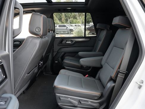 Used 2025 GMC Yukon AT4 AWD/4WD image 42