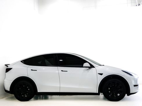 Used 2021 Tesla Model Y Long Range AWD/4WD image 5