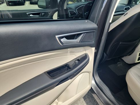 Used 2020 Ford Edge Titanium w/ Equipment Group 301A FWD image 16