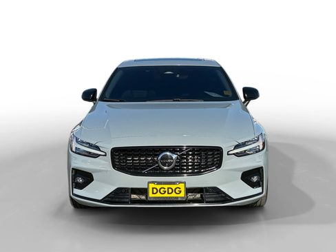 Used 2024 Volvo S60 B5 Plus image 8