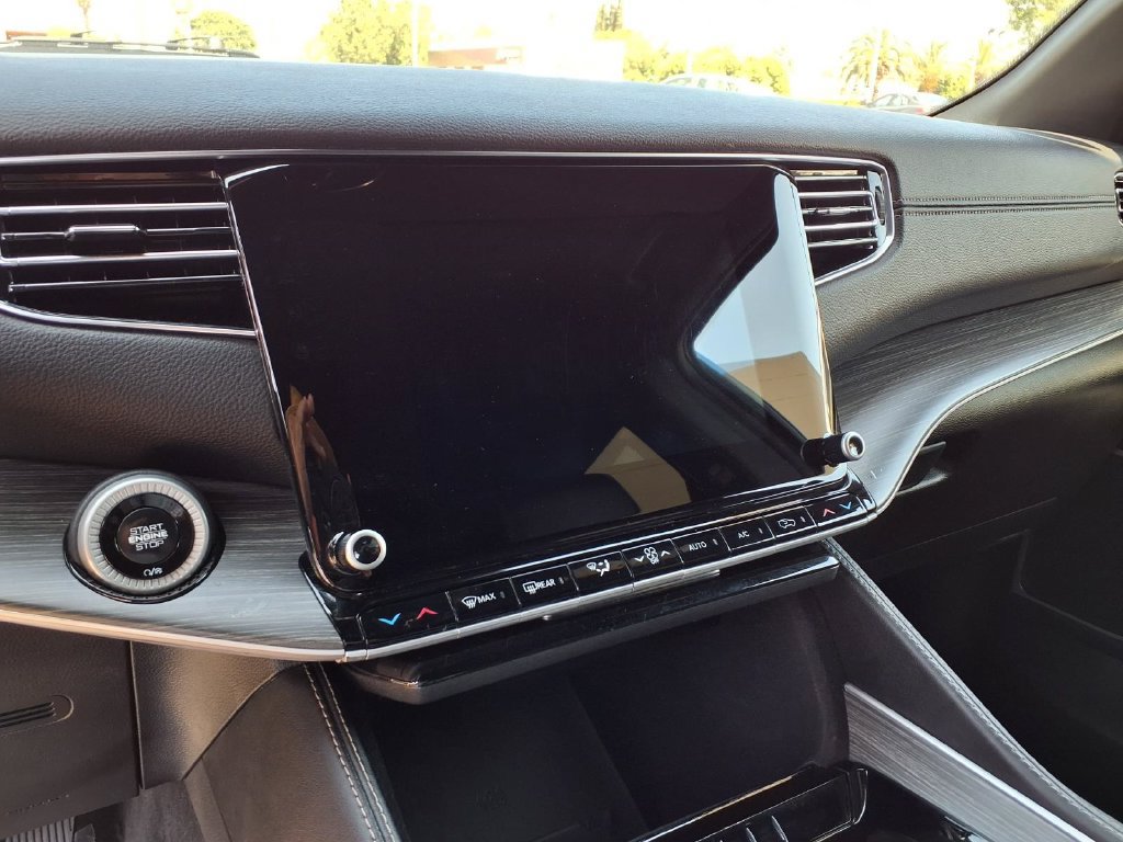 Used 2024 Jeep Wagoneer Series III AWD/4WD image 17