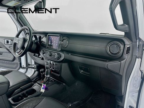 Used 2023 Jeep Wrangler Unlimited Sahara image 33