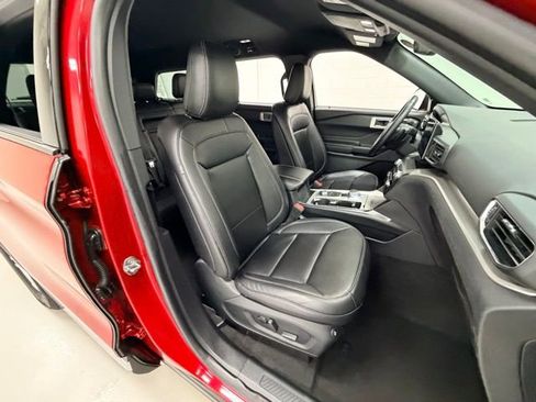 Used 2020 Ford Explorer XLT w/ Equipment Group 202A image 28