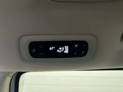 Certified 2024 Chrysler Pacifica Select image 39