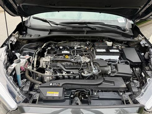 Used 2025 Toyota Corolla Cross XLE FWD image 16