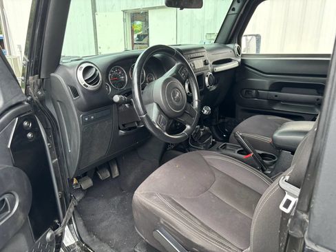 Used 2015 Jeep Wrangler Rubicon w/ Trailer Tow Group AWD/4WD image 14