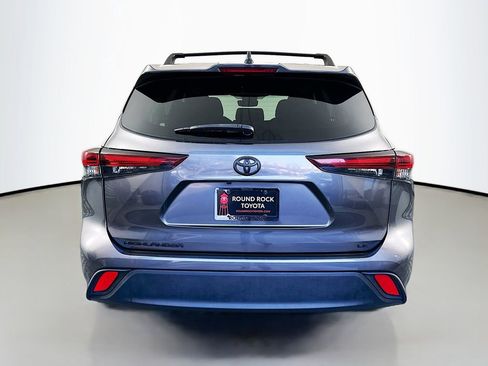 Used 2024 Toyota Highlander LE image 6