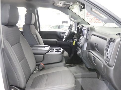 Used 2022 Chevrolet Silverado 2500 Custom w/ Custom Value Package image 15