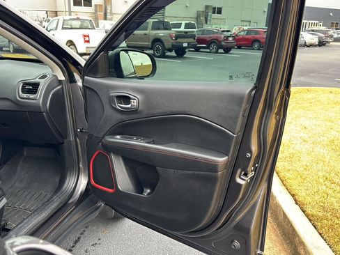 Used 2019 Jeep Compass Trailhawk image 12