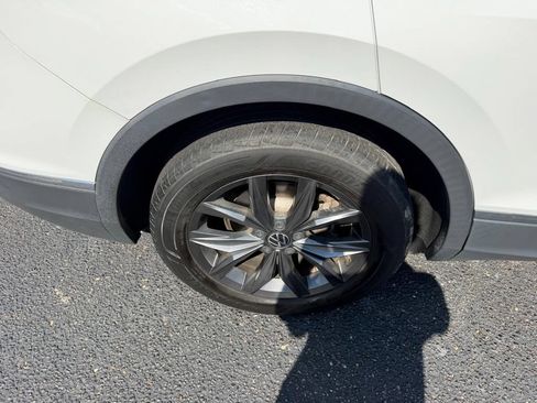 Used 2022 Volkswagen Tiguan SE w/ Panoramic Sunroof Package FWD image 28