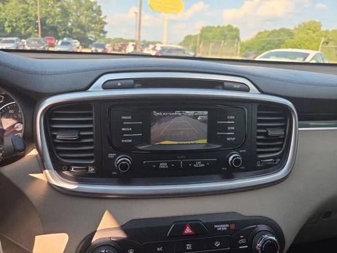 Used 2016 Kia Sorento FWD image 15