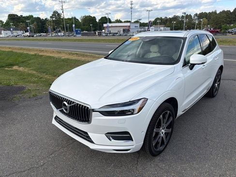 Used 2018 Volvo XC60 T8 Inscription w/ Luxury Seat Package image 4