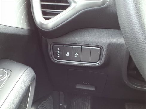 Used 2023 Kia Soul LX image 16