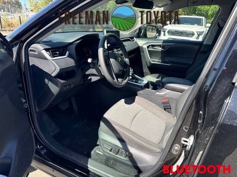 Used 2025 Toyota RAV4 XLE AWD/4WD image 7
