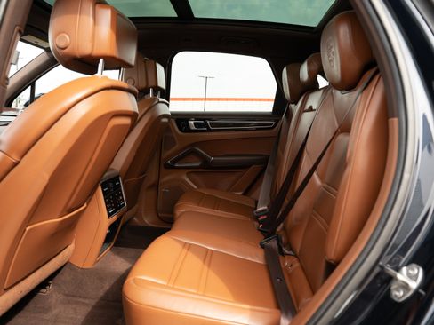 Used 2021 Porsche Cayenne image 27