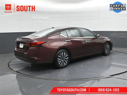 Used 2024 Nissan Altima 2.5 SV image 2