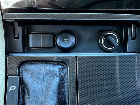 Used 2017 Ford Taurus Limited image 22