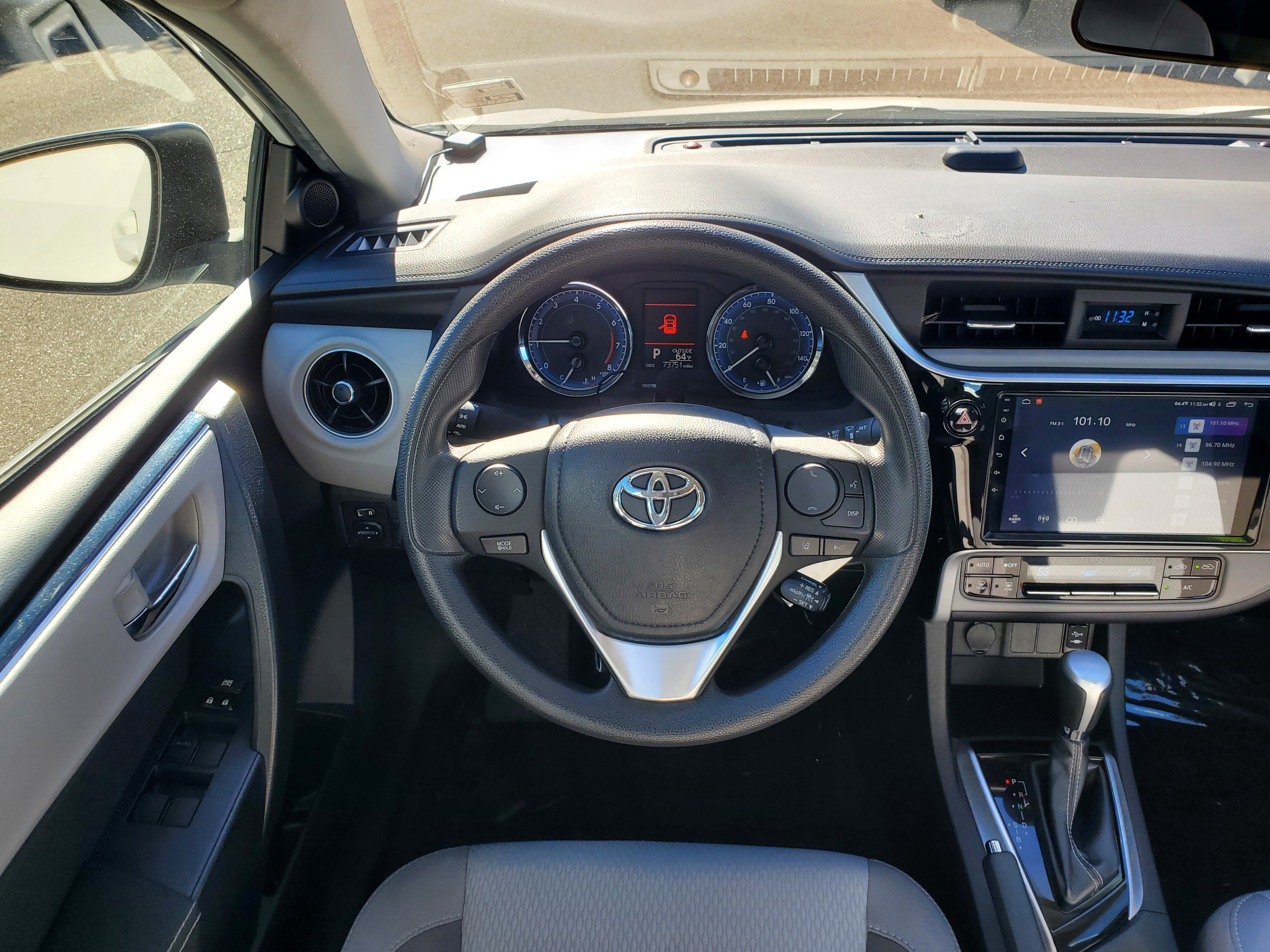 Used 2018 Toyota Corolla LE FWD image 26