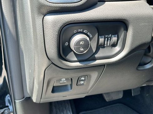 Used 2025 RAM 1500 Laramie w/ Sport Appearance Package AWD/4WD image 11