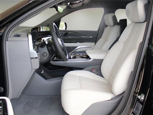 New 2025 Cadillac Escalade IQ Luxury 1 w/ Smart Trailering package image 12