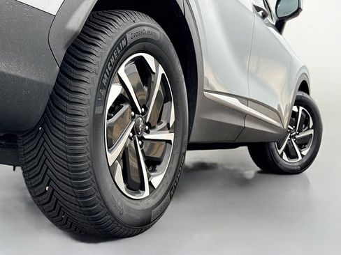 Used 2023 Kia Sportage LX image 16