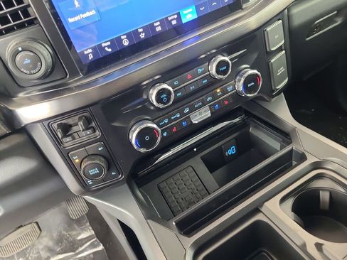 New 2026 Ford F250 Lariat w/ Black Appearance Package image 17