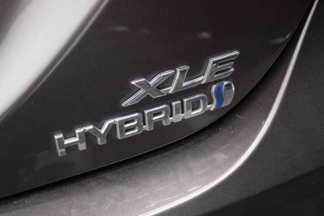 Used 2019 Toyota Camry XLE FWD image 7